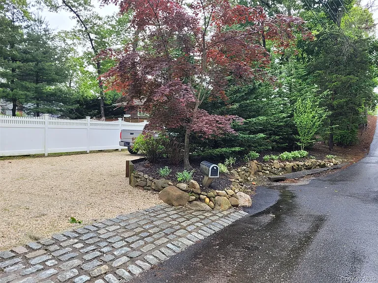 Apricot Rd — Photo 19