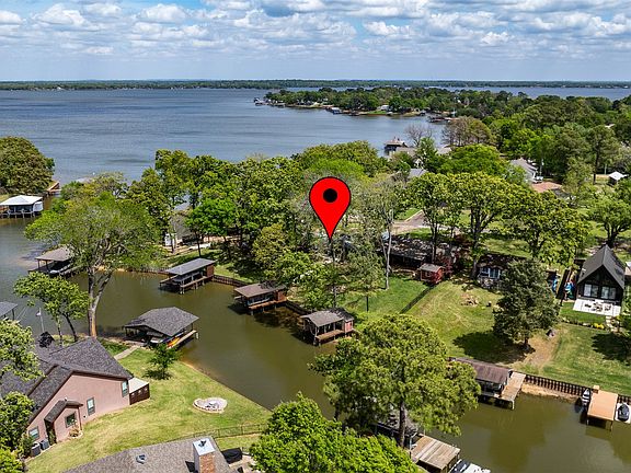 3rd image of 112 Greenwood Dr