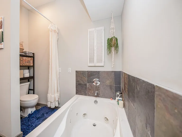 1535 Birdsall St #C — Photo 22