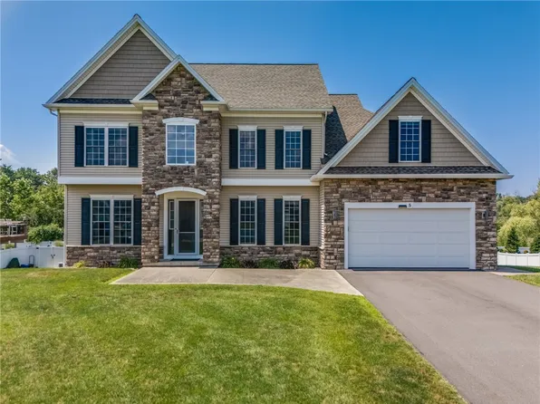 5 W Bellaqua Estates Dr, Rochester, NY 14624