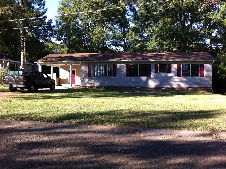 1656 Dianne Dr — Photo 1