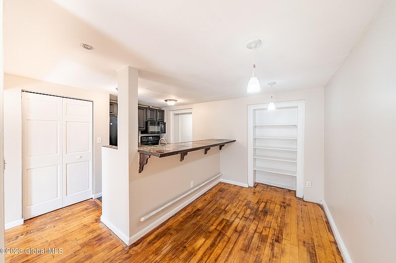 5th image of 129 Green Street # 41