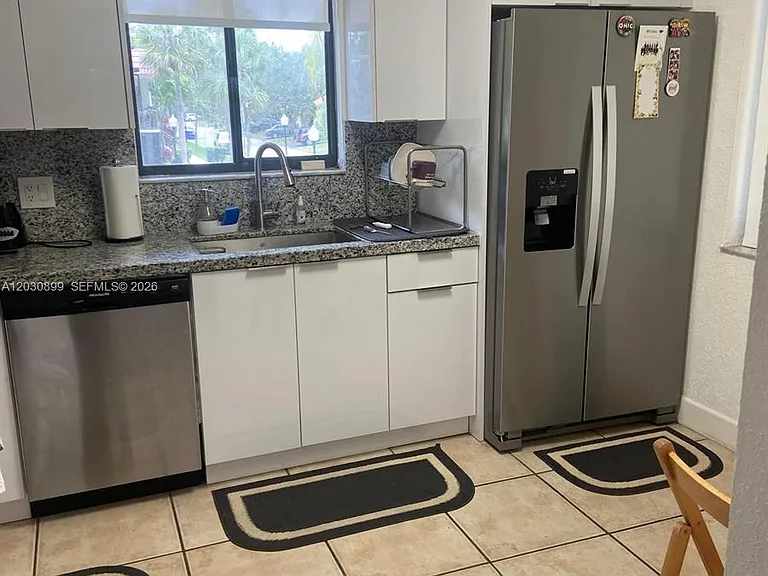 16184 Laurel Dr #204 — Photo 9