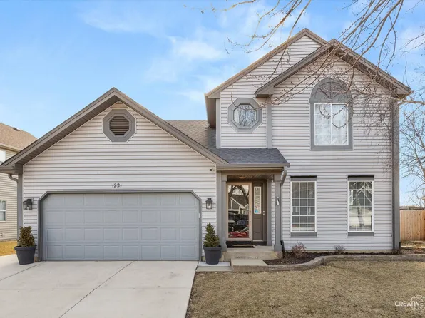 1221 Longford Cir, Elgin, IL 60120