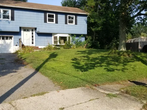 5 Malta Ct, Toms River, NJ 08753