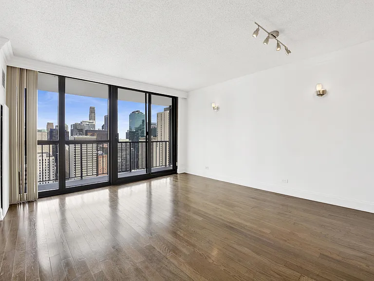 10 E Ontario St #3412 — Photo 7