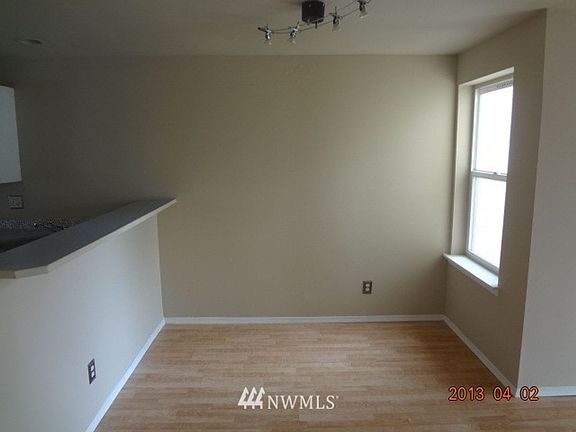 3rd image of 833 SW Sunset Blvd APT J48