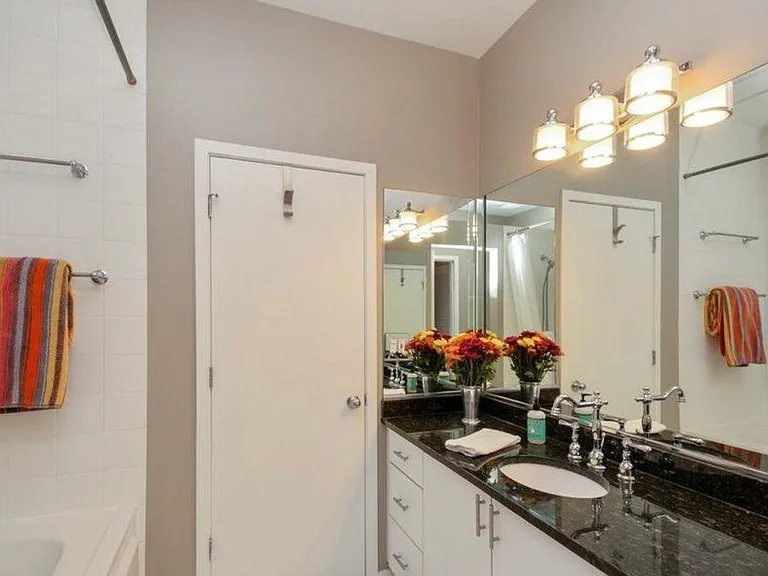 360 W Illinois St #324 — Photo 7