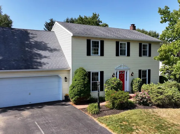 2 Foxbury Dr, Elizabethtown, PA 17022