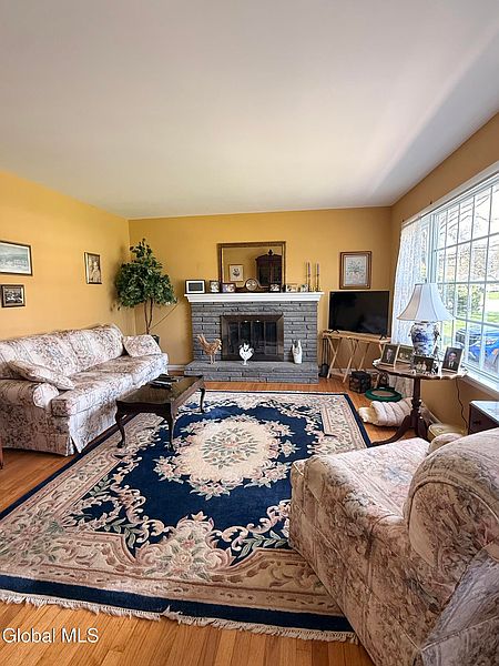 3rd image of 17 Plaid Place