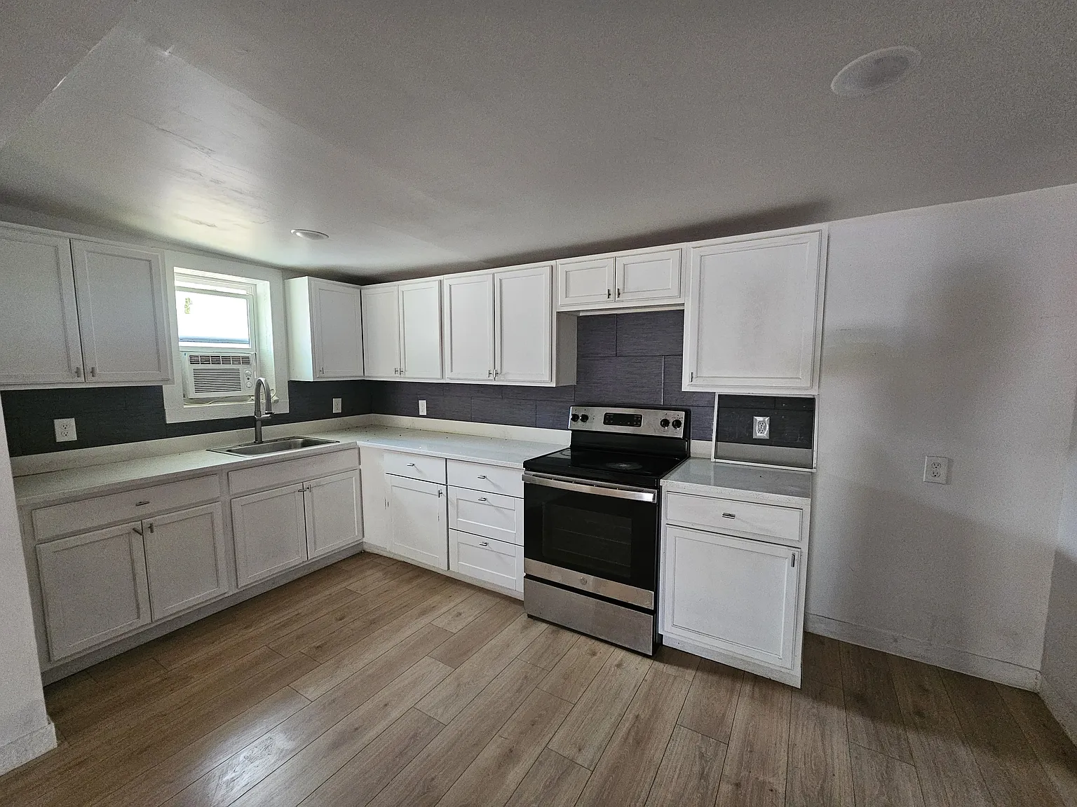 3 bed, 1800 sqft, $1,700 — Photo 2