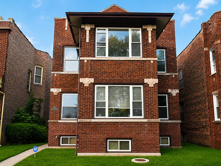 10919 S King Dr #2 — Photo 4