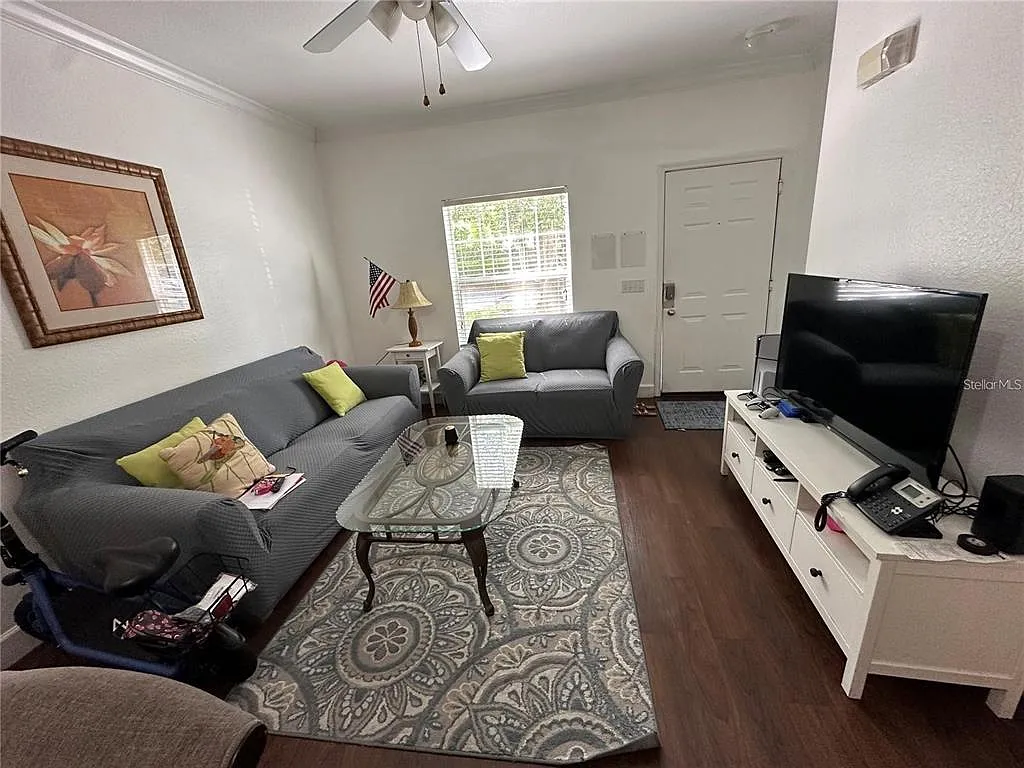 3 bed, 2.0 bath, 1300 sqft, $2,350 — Photo 4