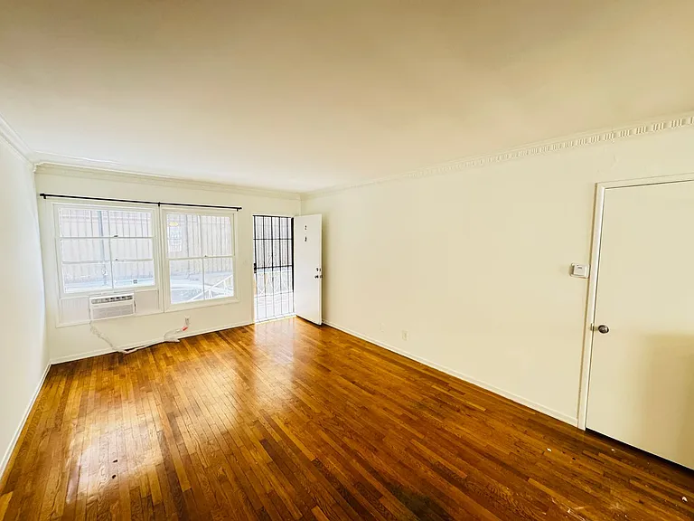 1246 N Orange Dr — Photo 9