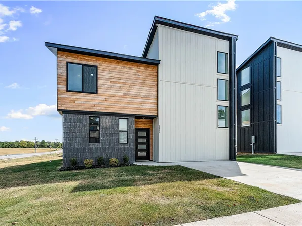 2600 W Bonnie Ln, Rogers, AR 72758