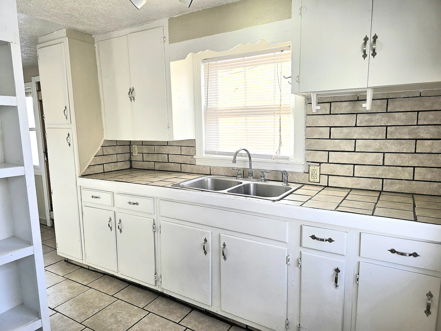 3 bed, 1300 sqft, $1,150 — Photo 4