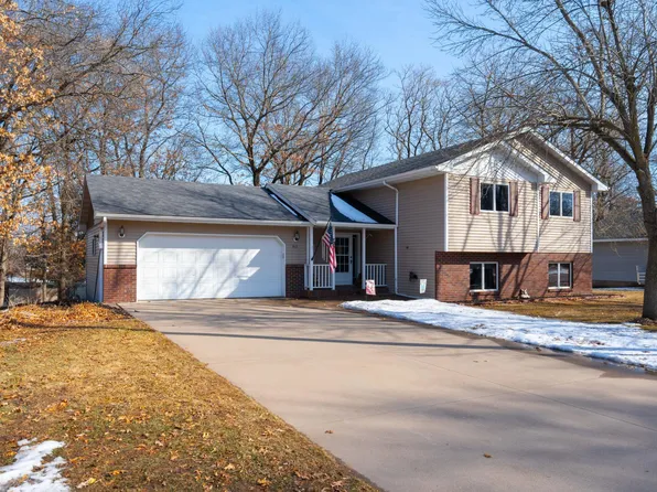 912 9th St NE, Little Falls, MN 56345