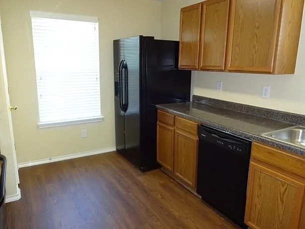 4 bed, 2.5 bath, 1803 sqft, $1,765 — Photo 2