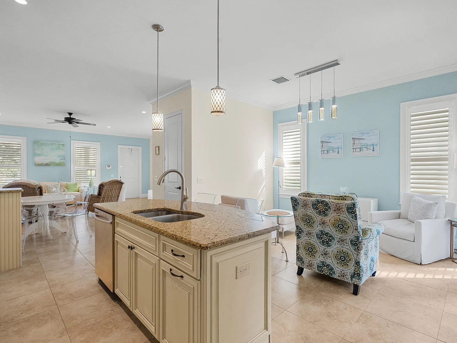 3 bed, 2.5 bath, 1916 sqft, $4,000 — Photo 2
