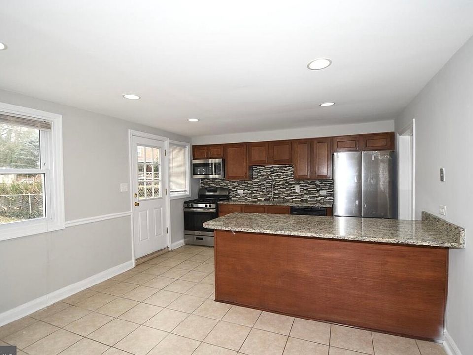 2nd image of 1193 Granville Rd