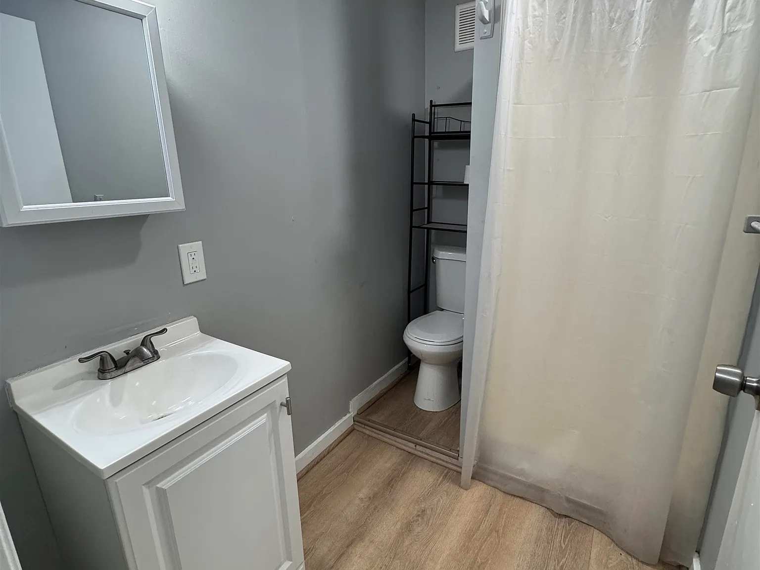 Studio, 300 sqft, $1,300 — Photo 4