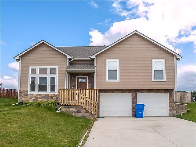 1st image of 215 Whilshire Dr