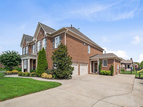 3rd image of 1932 Fairhaven Ln