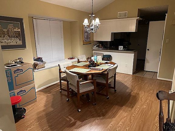 4th image of 28 Wellington Ct