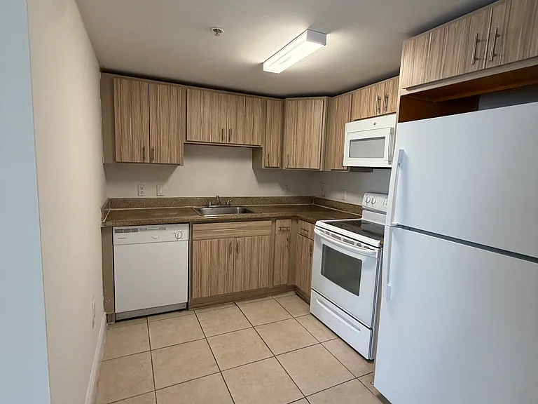 6357 SW 8th St #606 — Photo 7