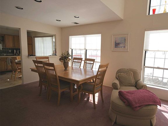 5th image of 19 Balmoral Ct