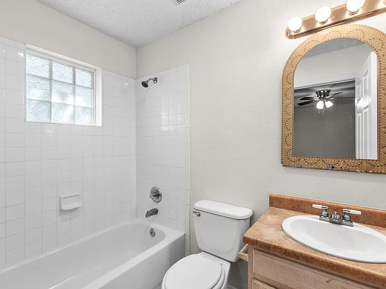 1629 Gordon St — Photo 20