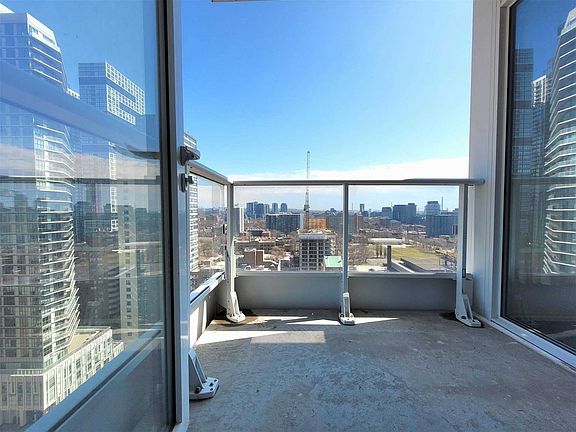 4th image of 68 Shuter St #2210