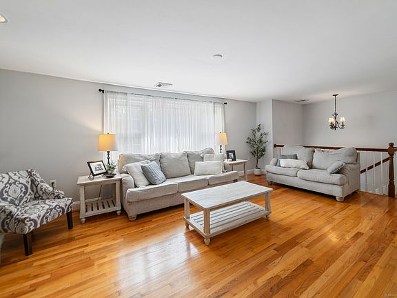 5th image of 38 East Ridge Drive