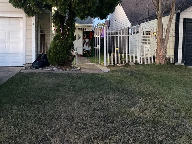 11818 Plumbrook Dr — Photo 13
