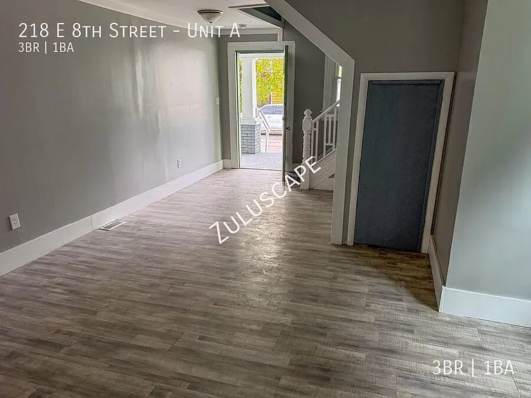 218 E 8th St #A — Photo 4