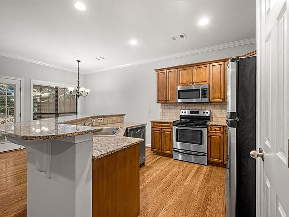 3rd image of 316 Amber Ln