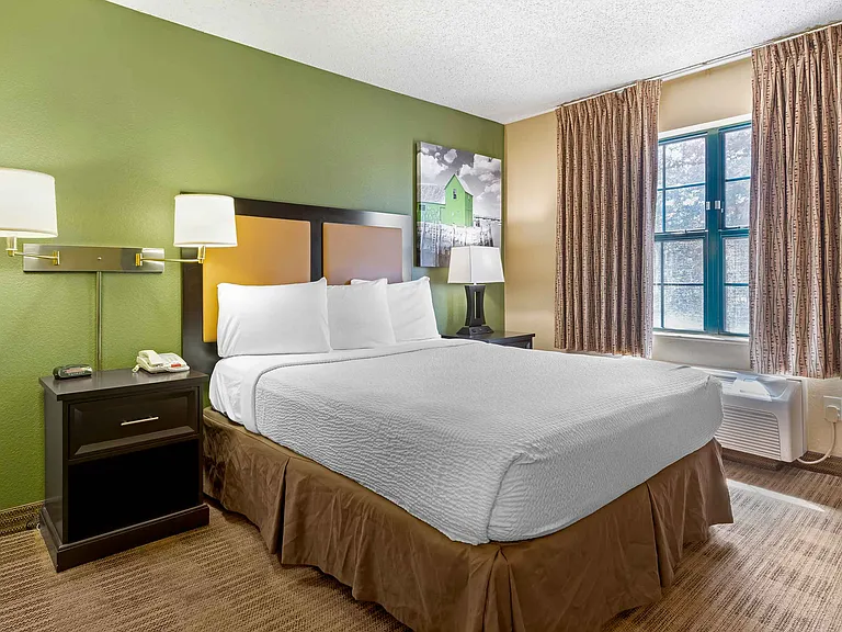 Studio Suite - 1 Queen Bed