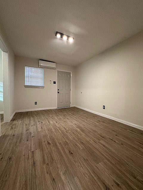 1st image of 1109 N Crawford St #D