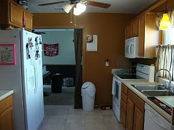 Kitchen Newer Cabinets & Appliances