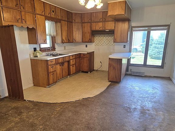3rd image of 2035 C Ave