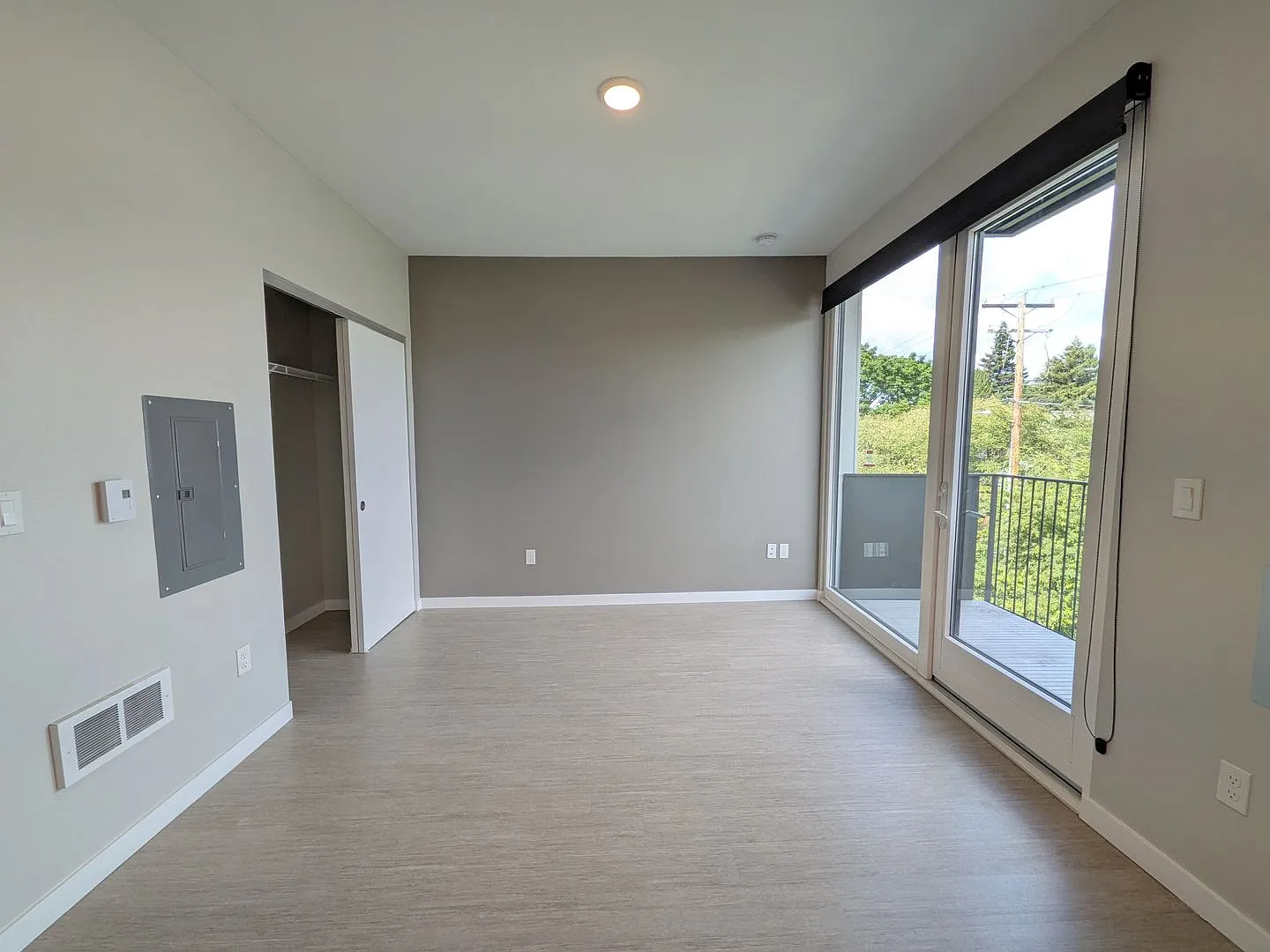 Division 31 Apartments — Photo 4