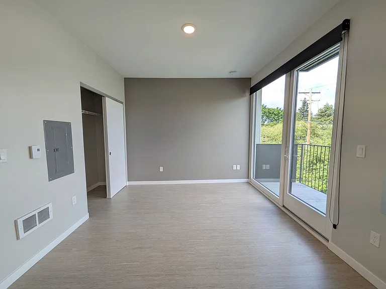 Division 31 Apartments — Photo 4