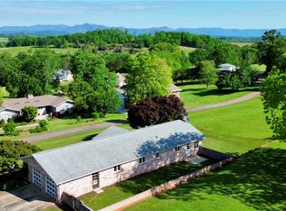 122 Mountain View Dr, Pickens, SC 29671