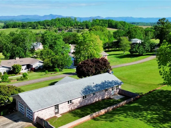 122 Mountain View Dr, Pickens, SC 29671