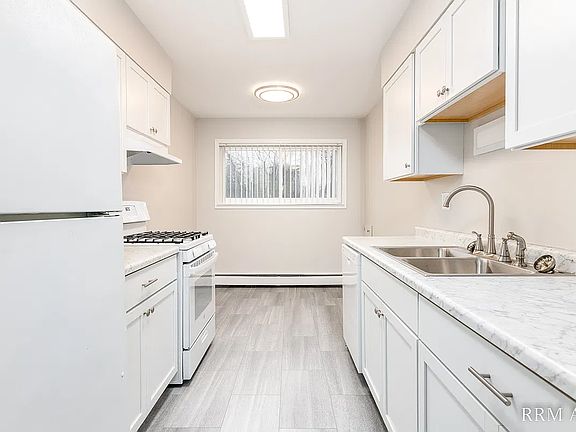 4th image of 2929 27th St APT 204