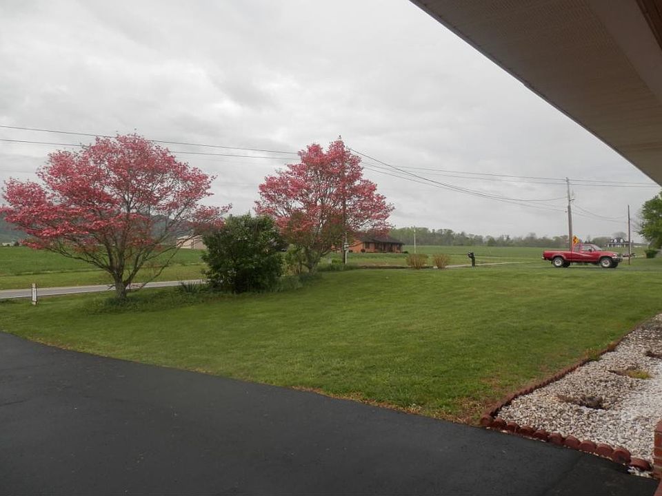 2nd image of 1004 Hickory Flats Rd
