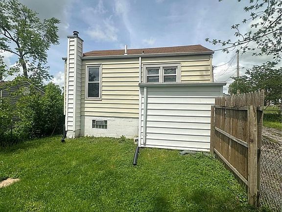 5th image of 9606 Flora Ave