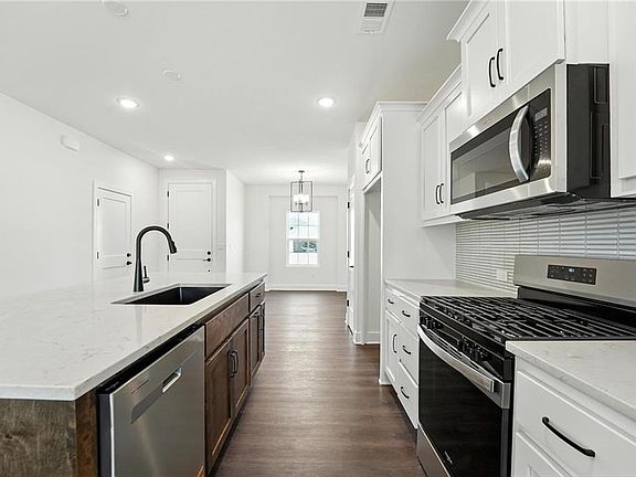 5th image of 17671 Jubilee St