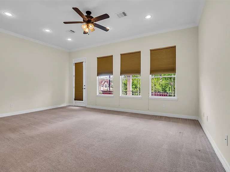 1423 Colorado St — Photo 13