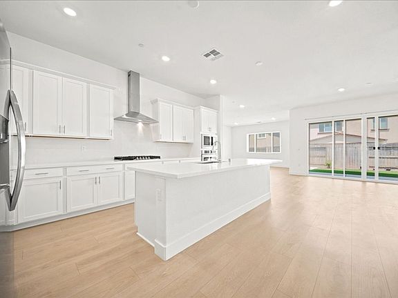 4th image of 12725 Parakeet Way